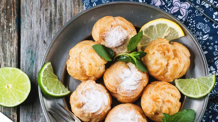 Eclere cu crema de lamaie si frisca