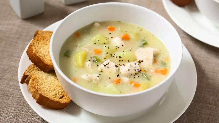 Ciorba de dovlecei dreasa cu smantana