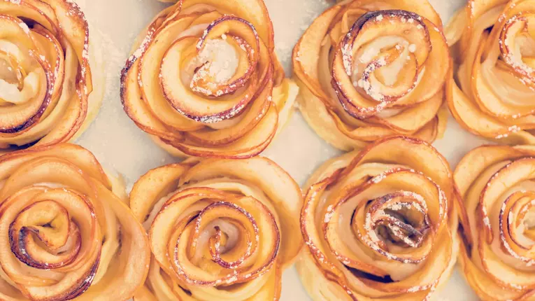 Trandafiri cu mere – Rulouri de foitaj cu mere