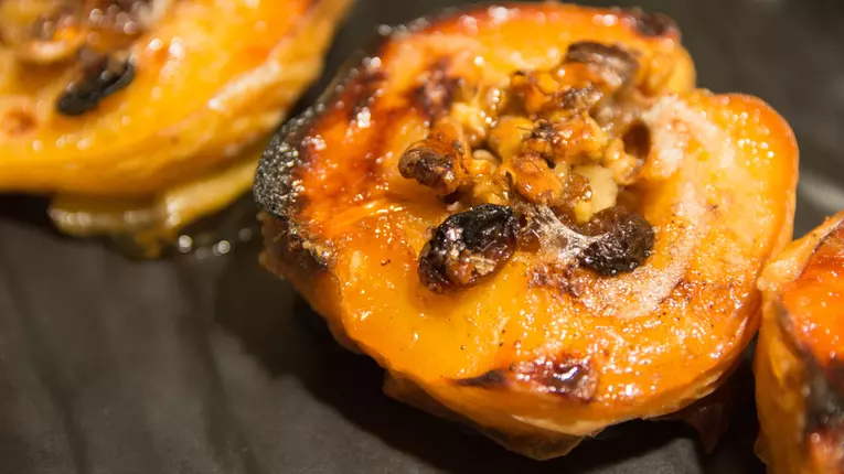 Gutui la cuptor umplute cu nuci si mere