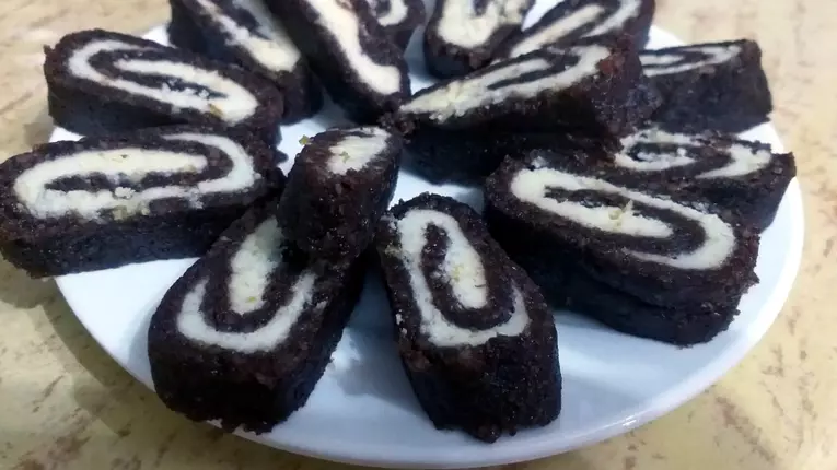 Rulada cu nuca si cacao fara coacere