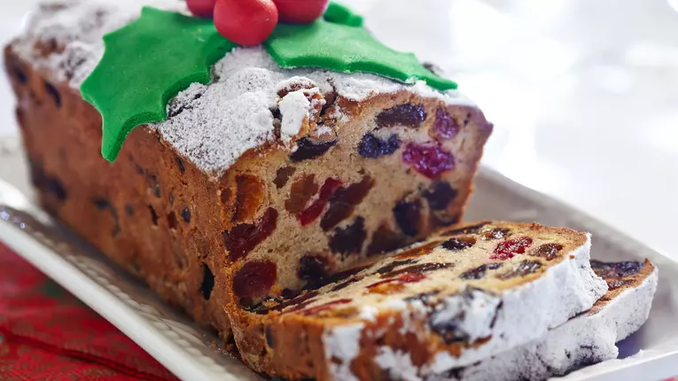 Chec de Craciun cu fructe uscate si nuci