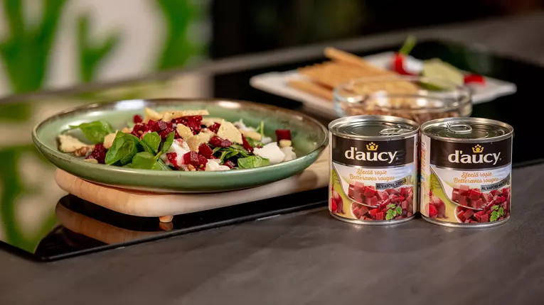 (P) Și culoare, și gust? Da, le putem avea pe toate, după cum ne arată Chef Scărlătescu în noua rețetă, pregătită cu sfeclă roșie d’aucy.