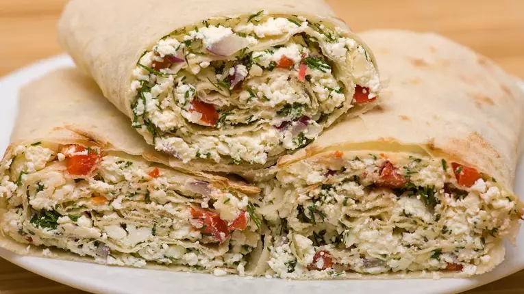 Lipii umplute cu urda si legume