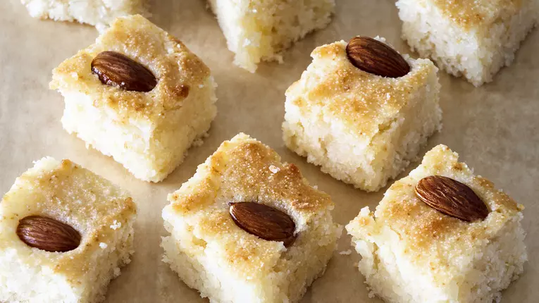 Prajitura cu gris Basbousa