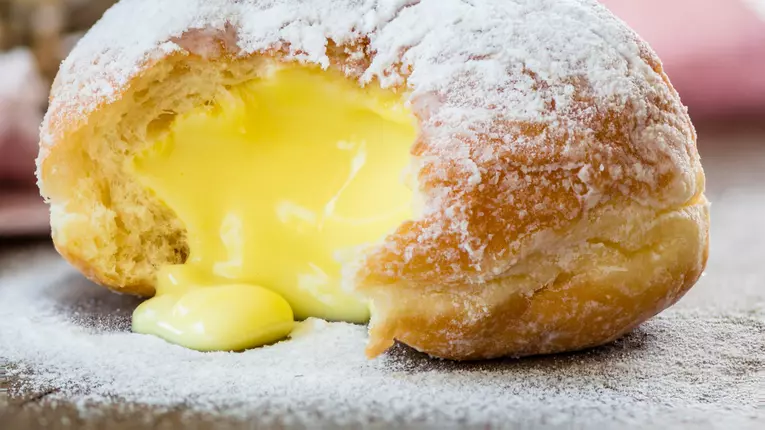 Gogosi cu crema de vanilie