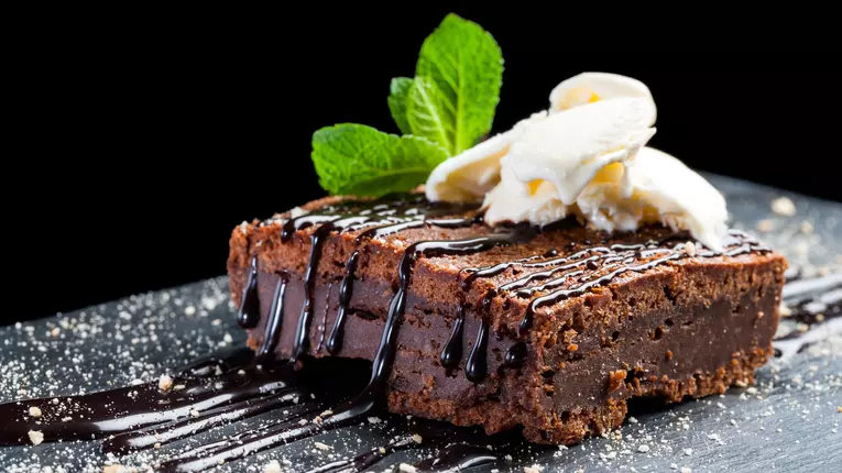 Cea mai simplă rețetă de brownie. Se face doar din două ingrediente