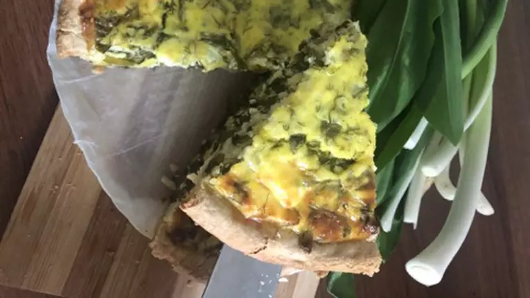 Quiche cu leurdă, brânză și ceapă verde