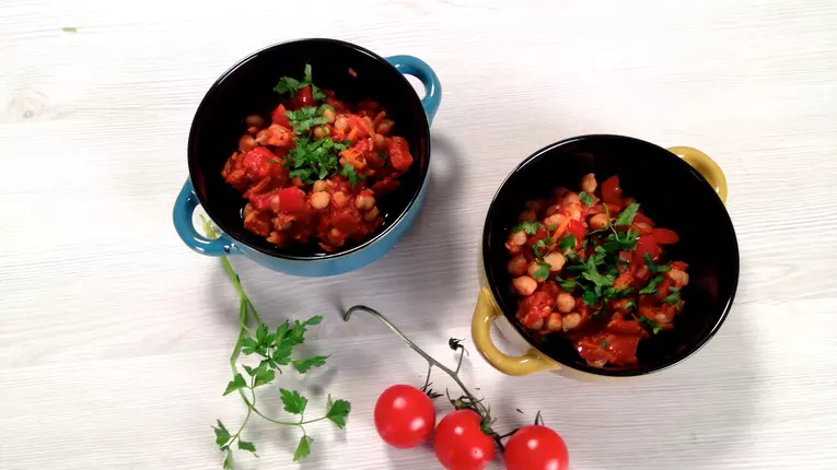 Tocăniță de năut după rețeta Laurei Cosoi