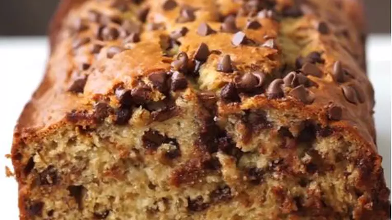 Banana Bread cu fulgi de ciocolată