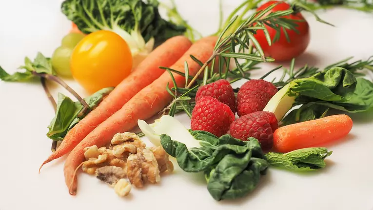 (P) 5 retete raw recomandate pentru detoxifierea organismului