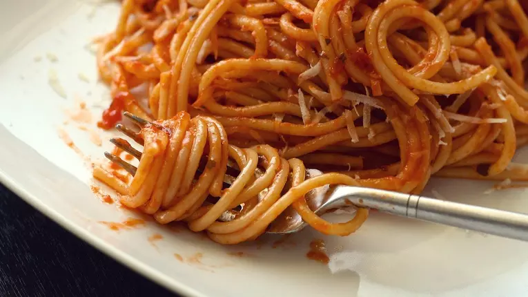 (P) Paste cu sardine și sos de roșii