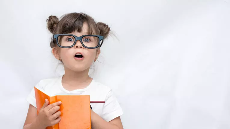 Ce beneficii aduce scrisul cu stiloul pentru dezvoltarea copiilor