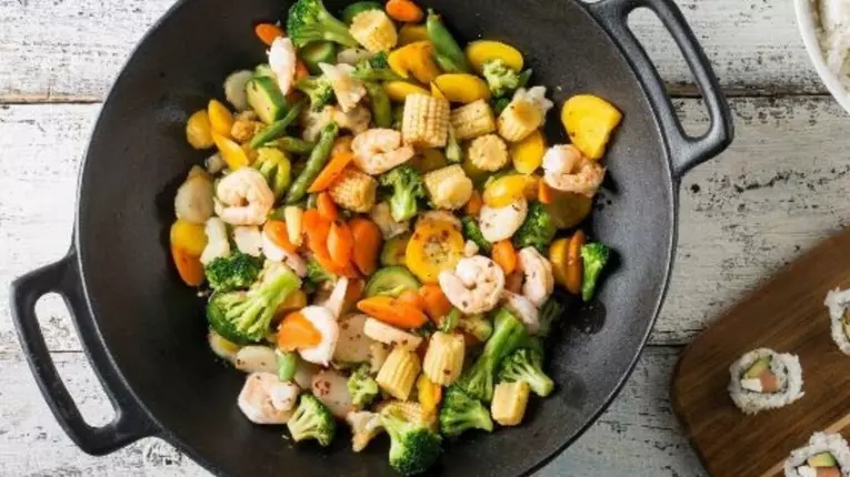 Tipuri de preparate în tigaie wok de fontă