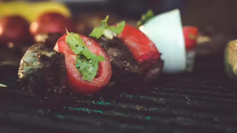 Beneficiile consumului de carne de miel: Află care sunt valorile nutritive, conținutul caloric și modul corect de preparare