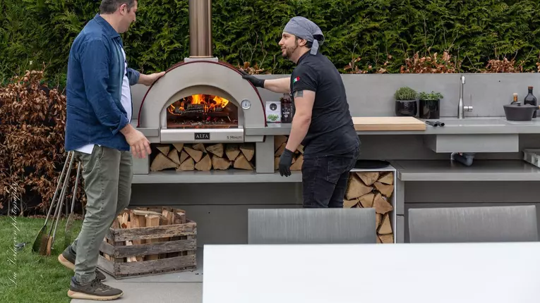 Construiește-ți grătarul de grădină perfect cu ajutorul meșterilor Pefoc!