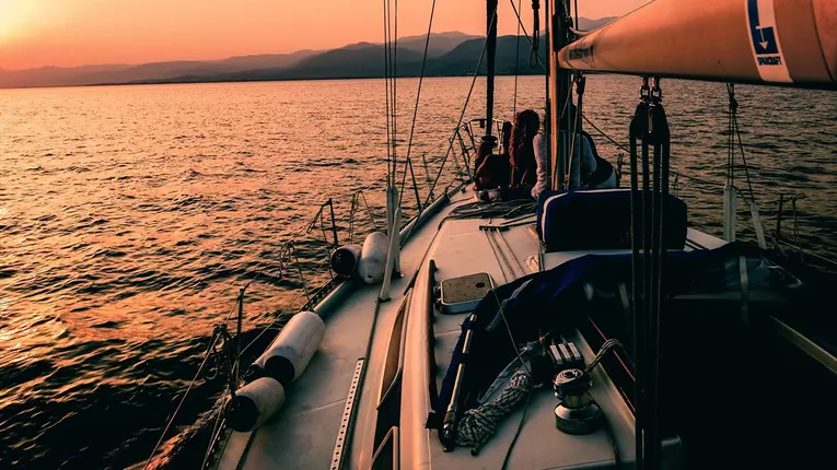 Cum te poți bucura de vacanta atunci cand ai invatat sa conduci o barca ?