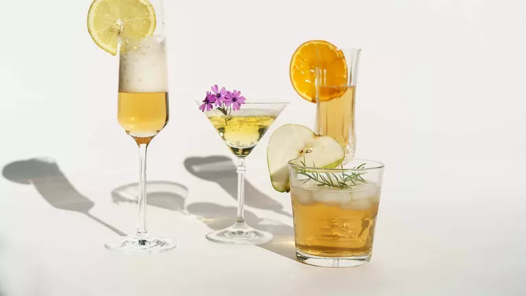 Rețete de cocktailuri cu șampanie perfecte pentru ocazii speciale