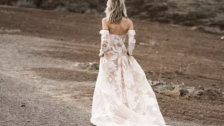 Cum să îți “adaptezi” rochia de mireasă daca temperatura de afara este foarte rece?