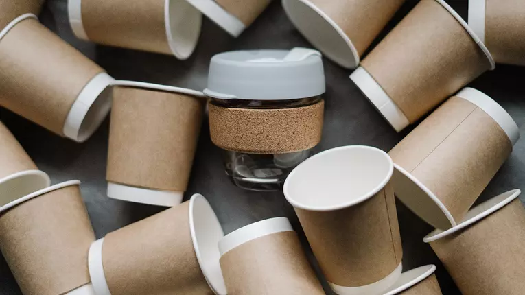 Pahare de carton sau plastic de unică folosință de la AmbalajMarket