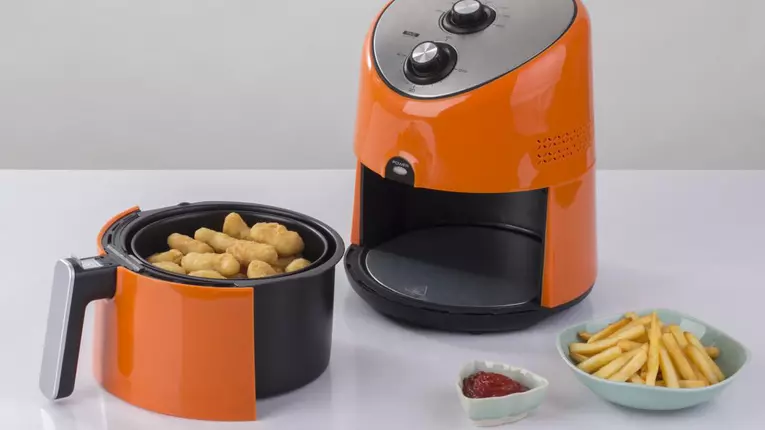 <strong>3 beneficii ale friteuzei cu aer cald</strong>