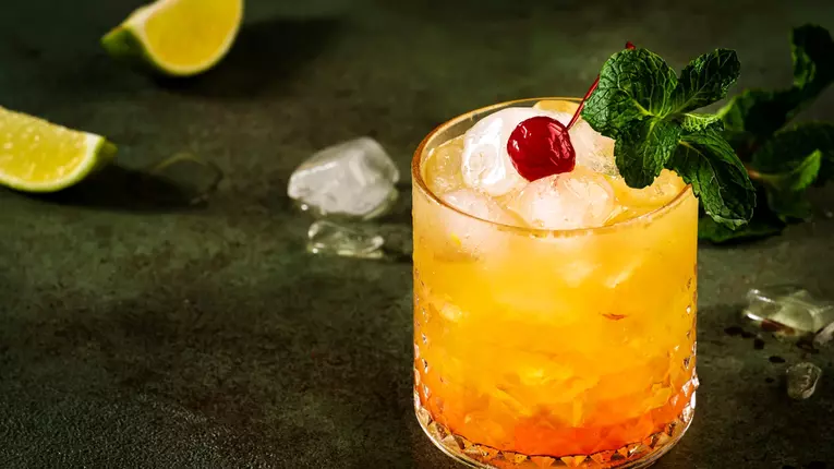 Top 5 cocktailuri clasice cu rom pe care merită să le încerci