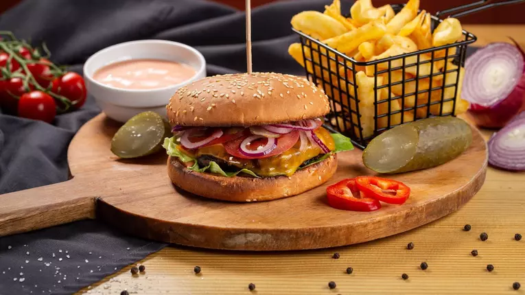 Călătorie Culinara: Istoria Fascinantă a Burgerilor