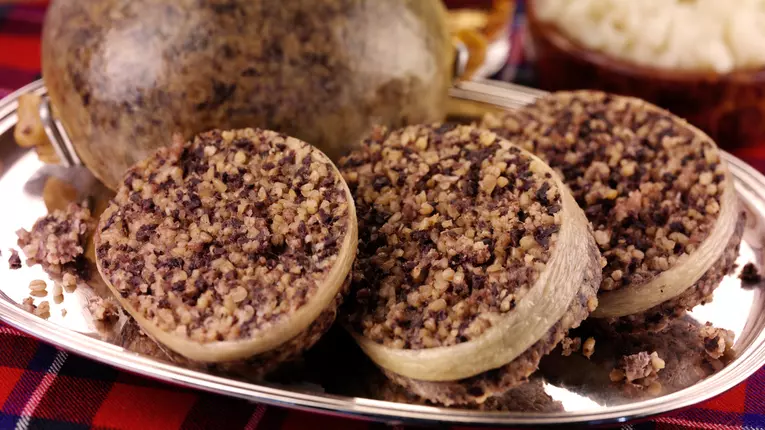 Cum se prepară umplutura pentru caltaboș de casă