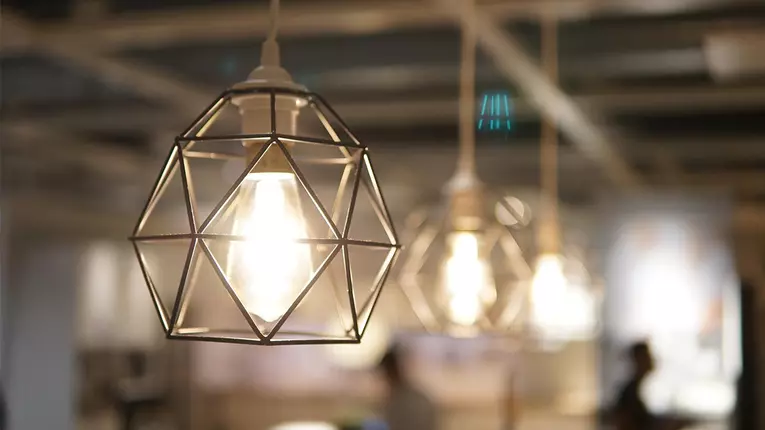 Motive pentru care merita să optăm pentru lustre LED în locuință