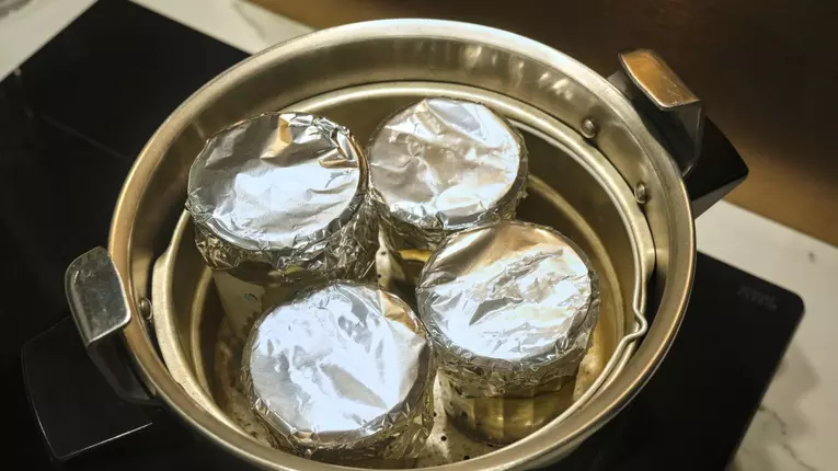 Femeile din Rusia învelesc întotdeauna borcanele cu conserve în folie de aluminiu: când vei afla motivul, vei face și tu la fel imediat