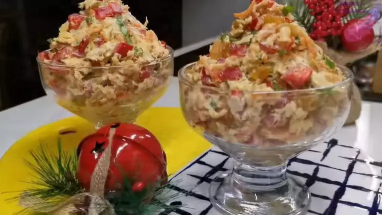 Uitați de salata rusească, salata Gurmet este cel mai bun aperitiv pentru sărbători și ocazii speciale: incredibil de gustoasă și decorativă, este prima care dispare de pe masă!