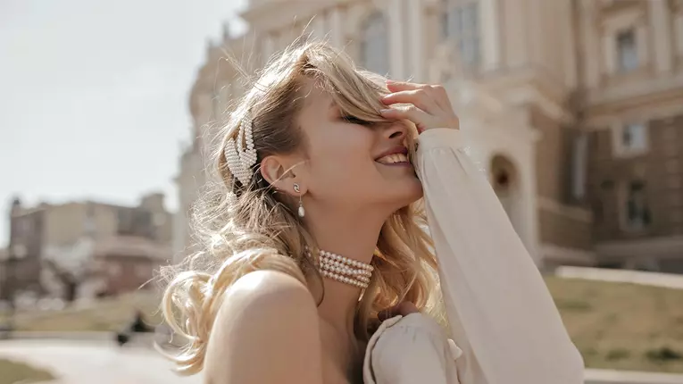 Atemporale și ușor de purtat－află totul despre bijuterii!