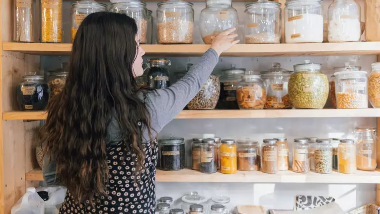 Cum să îți reorganizezi bucătăria și bugetul în ianuarie: trucuri pentru mese rapide și economice