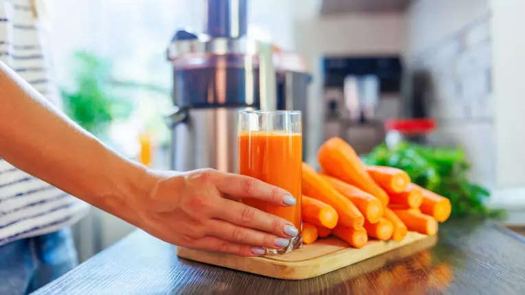 Șapte metode simple pentru detox la început de 2026. Cum îți cureți organismul după excesele culinare