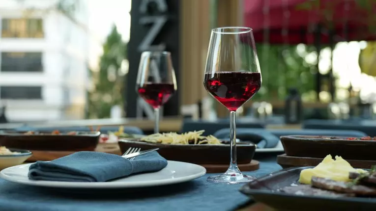 Asocieri clasice între preparate și vinuri premium din colecții celebre