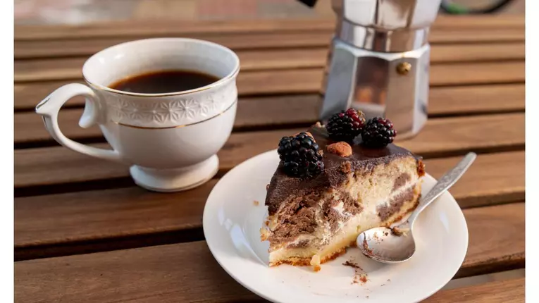 Ce cafea folosești la rețete: diferența dintre espresso, filtru și cold brew în deserturi
