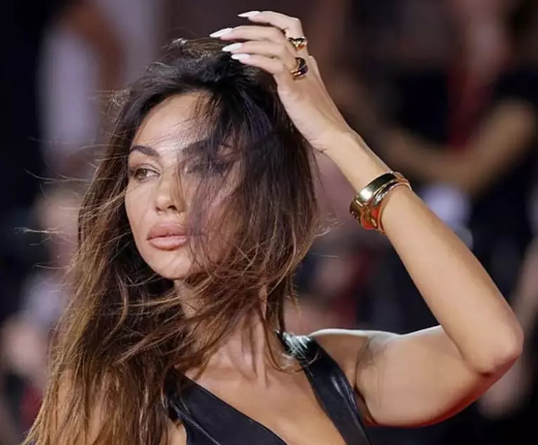 madalina-ghenea-festivalul-de-film-venetia-tinuta (1)