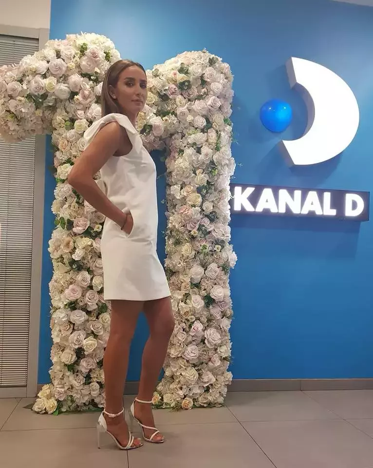 Roxana Moise1