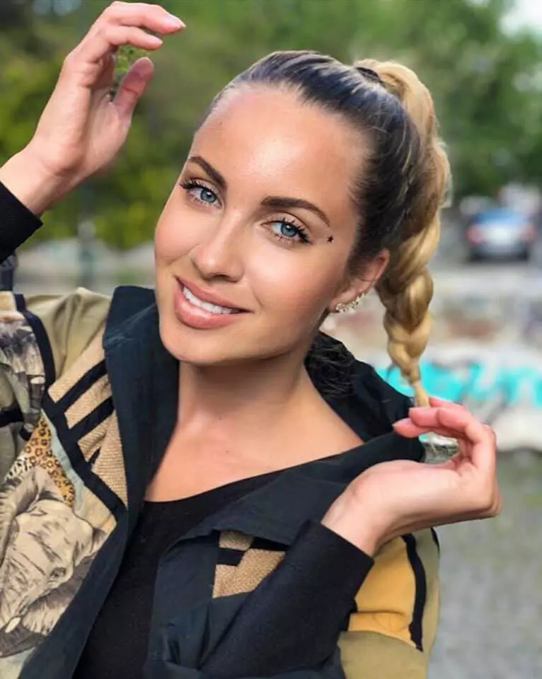 cu-ce-probleme-de-sănătate-s-a-născut-Otniela-Sandu-1