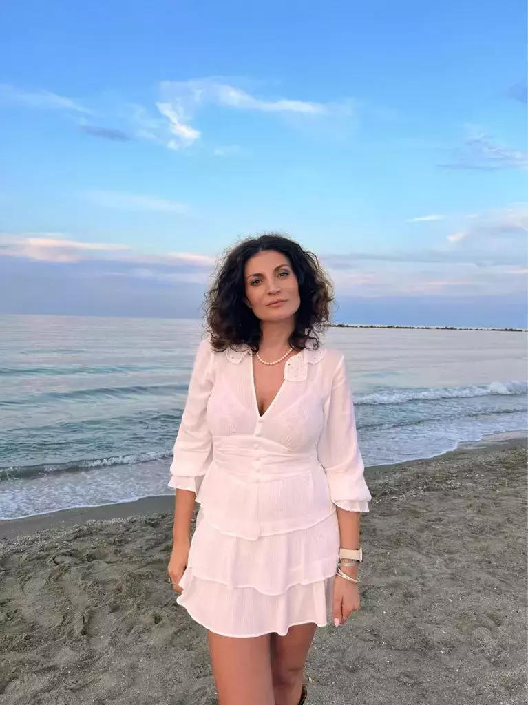 ioana-ginghina-6-1-767x1024-1