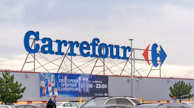 Carrefour, promoție pentru clienți înainte ca magazinele să fie preluate de frații Pavăl, care dețin Dedeman
