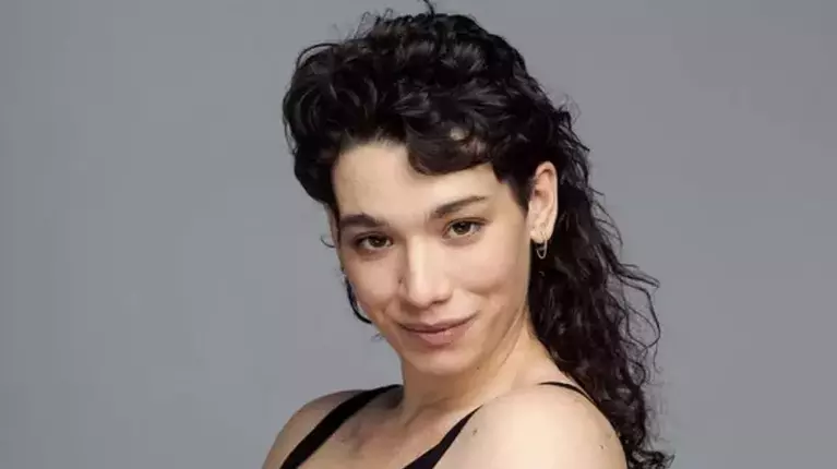 Cabiria Morgenstern a renunțat la parul lung și s-a tuns periuță. Cum arată după schimbarea radicală de look