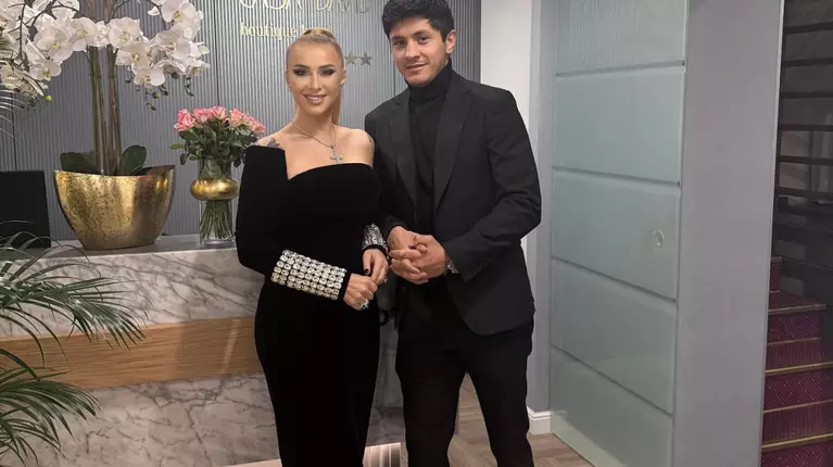 Anamaria Prodan și-a sărbătorit ziua de naștere în cadrul unei petreceri elegante. A avut o rochie spectaculoasă și un tort cum rar vezi