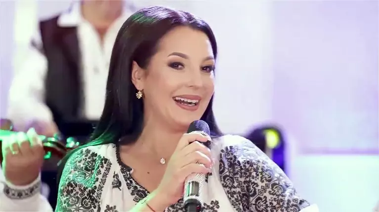 Angela Rusu, transformare spectaculoasă după ce a slăbit peste 30 kg. A trecut prin trei operații estetice majore deodată. "M-am simțit cea mai urâtă femeie din lume!"