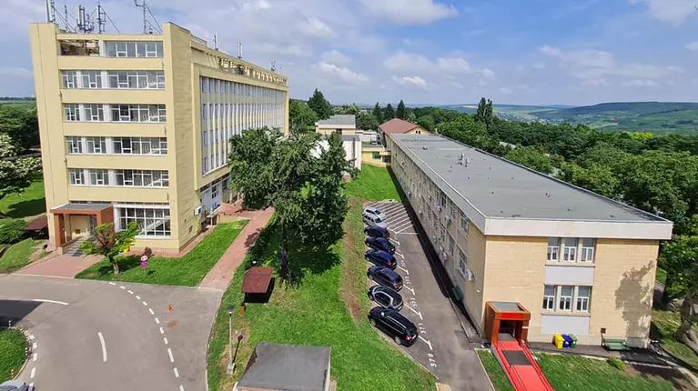 Profesor din Iași, acuzat de viol de o studentă. "Mi-a spus că am picioare foarte frumoase!" Agresiunile, surprinse de camerele de supraveghere