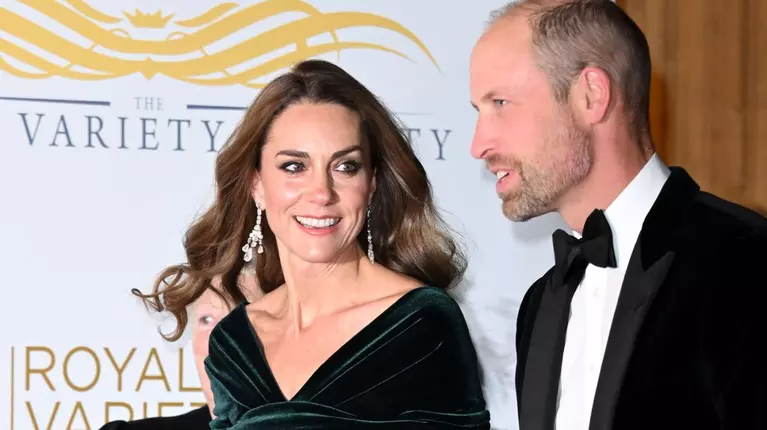 Kate Middleton, într-o rochie spectaculoasă de 1.600 lire sterline. Cu cine s-au întâlnit Prințesa de Wales și Prințul William: „Să nu le spuneți copiilor noștri”