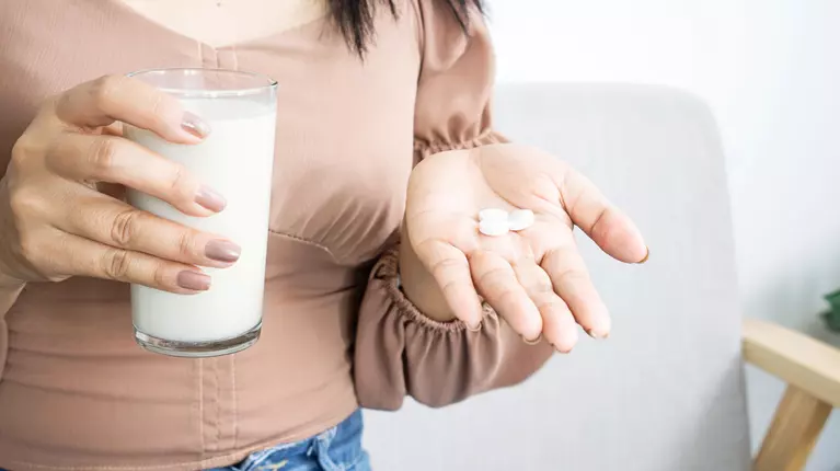 Medicamente pe care să nu le iei niciodată cu lapte sau iaurt