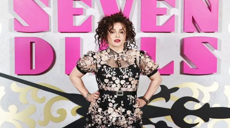 Cum arată iubitul actriței Helena Bonham Carter. Este cu 21 de ani mai tânăr decât ea: „Este incredibil de matur”