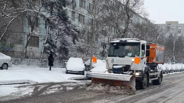 Amenzi pentru operatorii de salubrizare din București care nu au deszăpezit așa cum trebuia. Ce sector a primit cele mai mari sancțiuni 