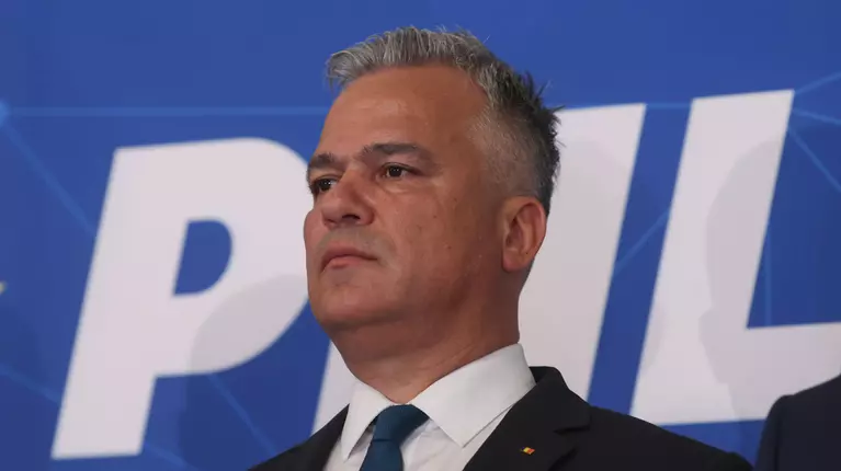 Adrian Veștea și liberalii care îl susțin merg în instanță după Congresul PNL. Cer daune morale de 4 milioane de lei de la Ilie Bolojan